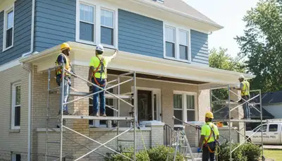 Exterior painting crew serving St. Louis, MO for professional home painting services
